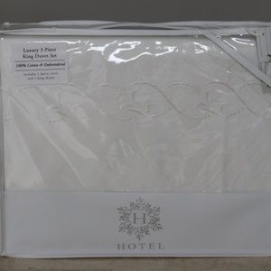 HOTEL LUXURY FLORAL EMBROIDERED FRAME KING DUVET SET 100% COTTON - 3PC SET - NEW